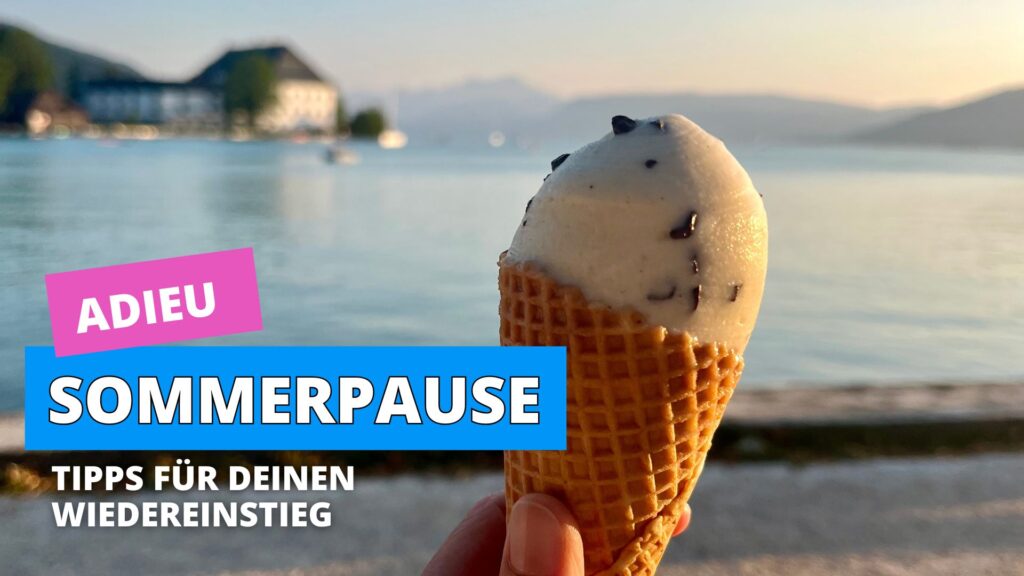 Hand hält ein Eis im Sommer am See, daneben Text „Adieu Sommerpause – Tipps für deinen Wiedereinstieg auf Instagram"